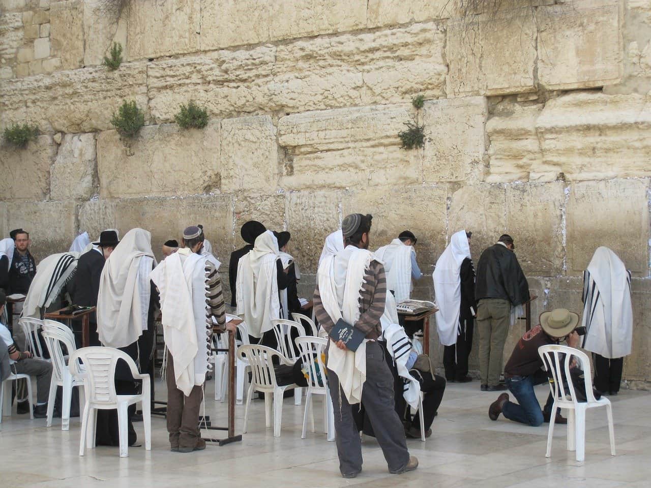 אנשים בכותל 