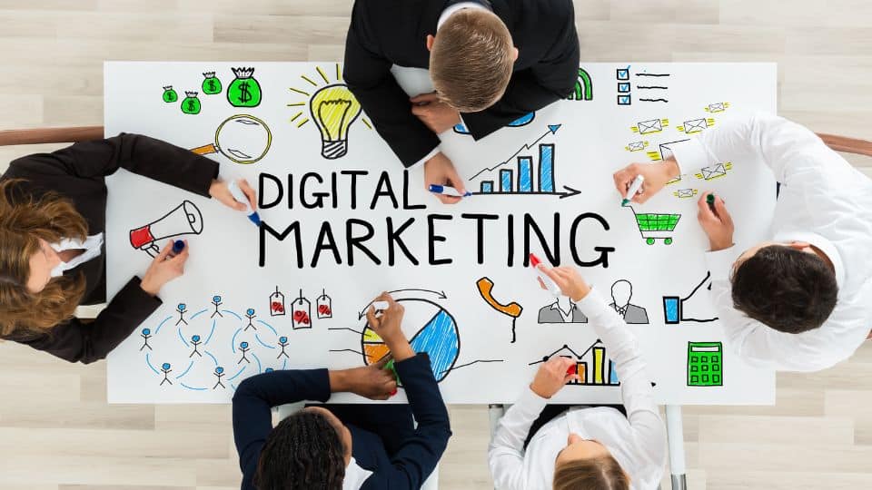 מה הוא קוד צד לקוח במערכות CRM וכיצד ניתן להשתמש בו בעולם השיווק הדיגיטלי?