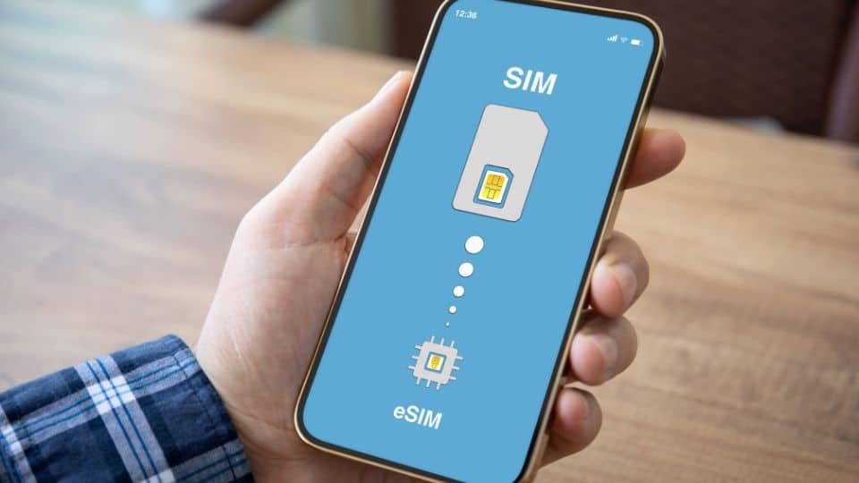 ESIM לעומת סים פיזי: מה ההבדלים ואיזה עדיף?