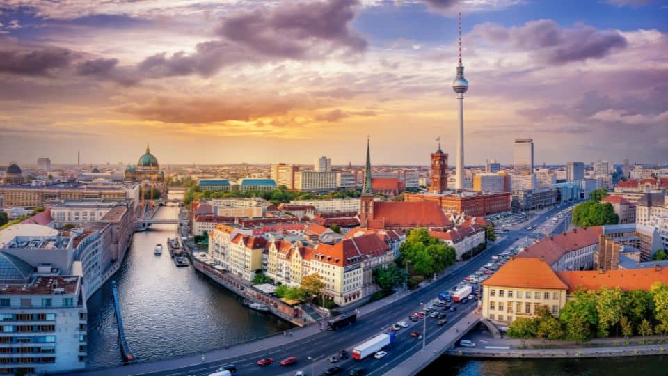 האם טיסה לברלין נחשבת ארוכה מדי לתינוק מתחת לגיל שנה?