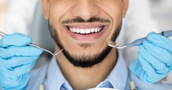 הכנה לטיפול חניכיים: מה צריך לדעת ואיך להתכונן