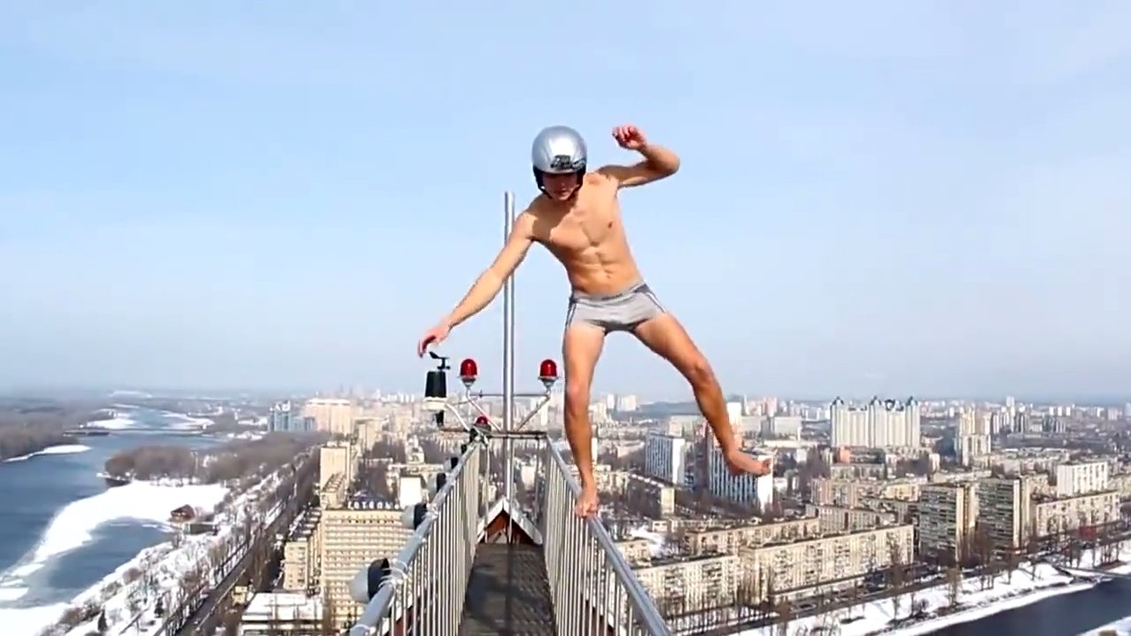 Fear of Heights? Not for these crazy kids who will make you dizzy