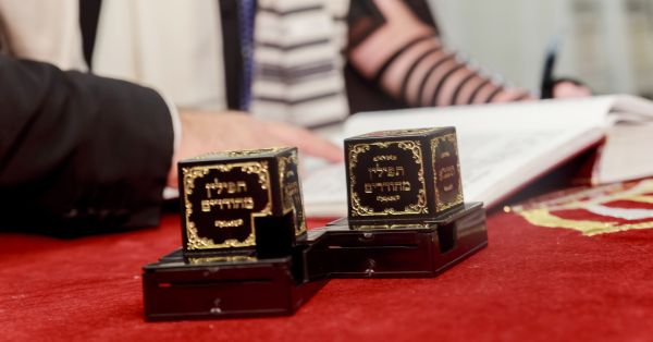 אביזרים לצילומי בת מצווה – הפרטים הקטנים שעושים את ההבדל הגדול
