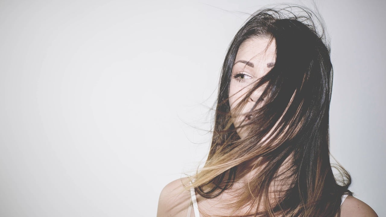 דוגמנית