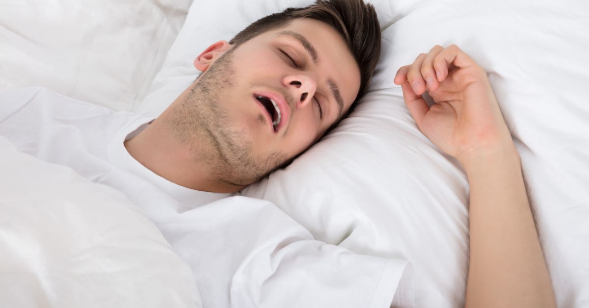 סובלים מנחירות? כך תבחרו כרית שתעזור לכם לישון טוב יותר ולקום רעננים