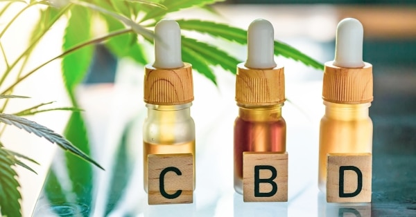 השפעות CBD על בעיות נפשיות כגון חרדה ודיכאון