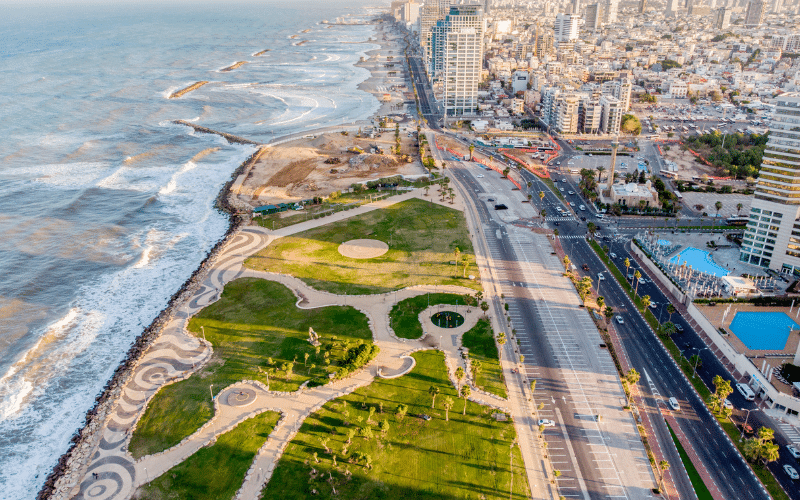 פארק על הטיילת בתל אביב