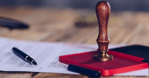 אימות מסמכים, נדל"ן וצוואות: מתי חייבים שירותי נוטריון ואיך מוצאים עורך דין מומלץ באזור המגורים?