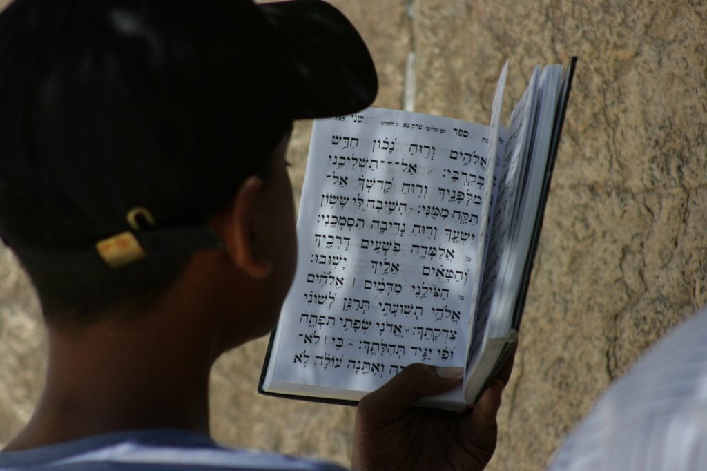 איש קורא 