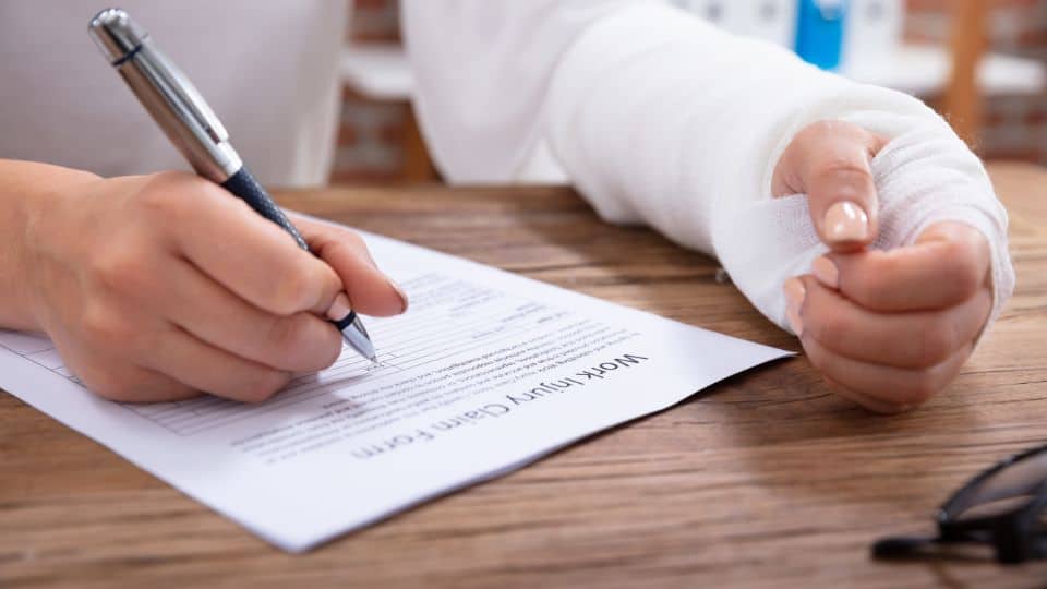 פציעה בעבודה והגשת תביעת נכות