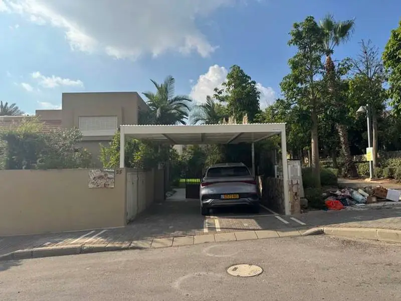 פרגולת אלומיניום לחניה
