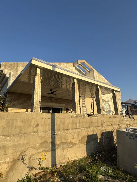 פרגולת אלומיניום גדולה למרפסת גג - פרגולת "גג חלומות"