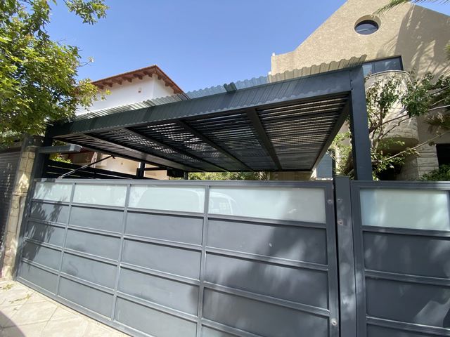 פרגולה חשמלית עם רפפות מתכווננות - דגם "פרסטיז' סמארט"