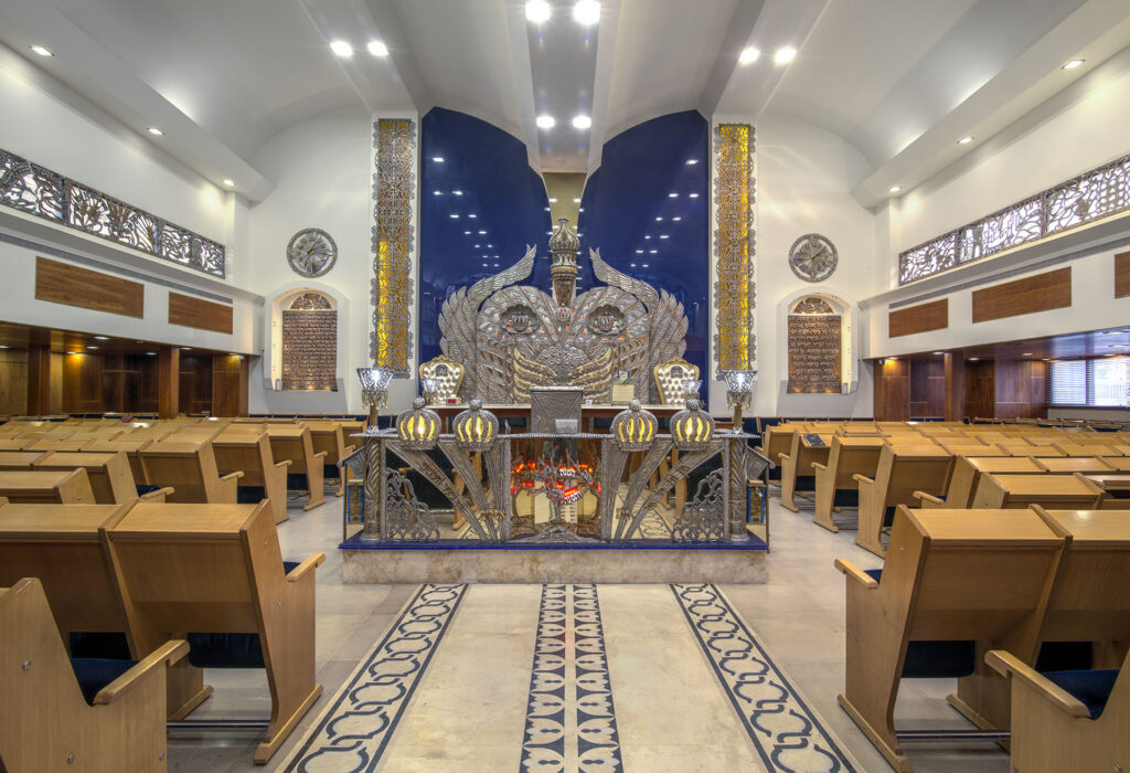 צילום בית כנסת עדות גאורגיה עם אלמנטים של יוקרה