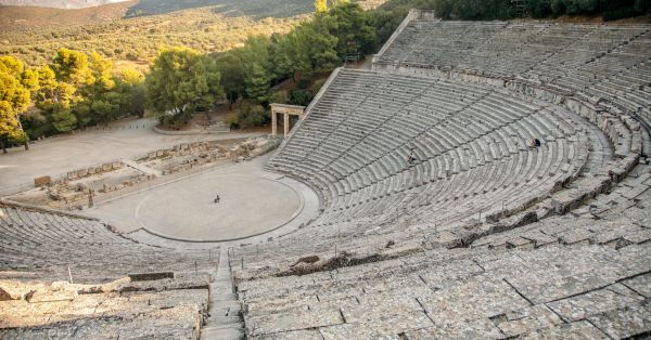 ישיבה נוחה להופעות באמפי קיסריה ואמפי שוני: איך לשדרג את חוויית הצפייה בלי לוותר על נוחות