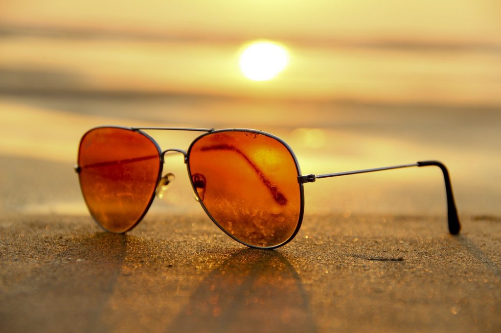Sunglasses 1638863979 משקף על החול
