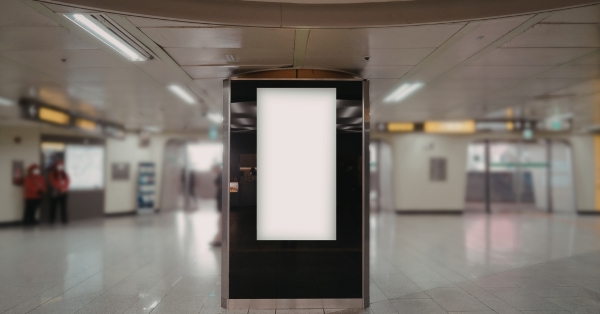 איך עסקים משתמשים בלוחות מודעות דיגיטליים לשיפור תקשורת פנימית
