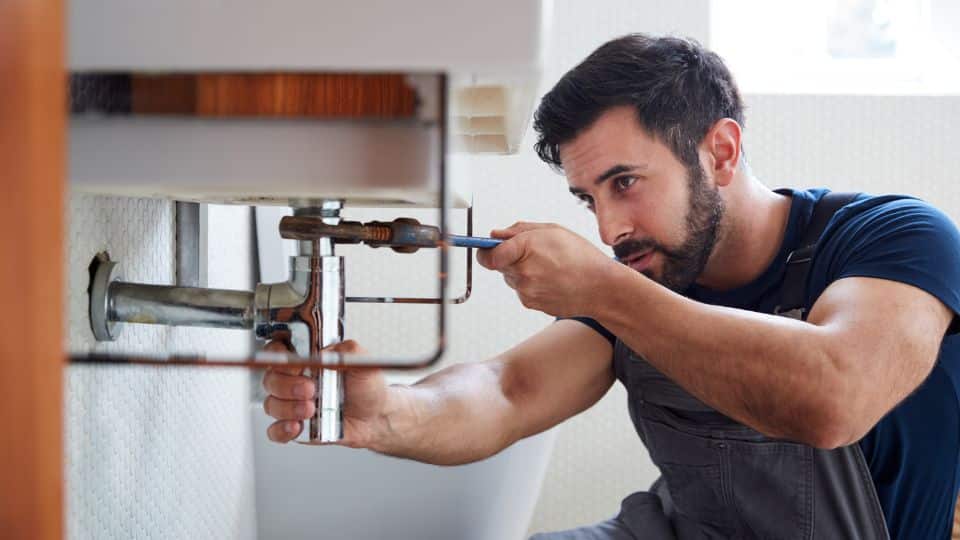 5 תקלות צנרת נפוצות שמצריכות מאתר נזילות