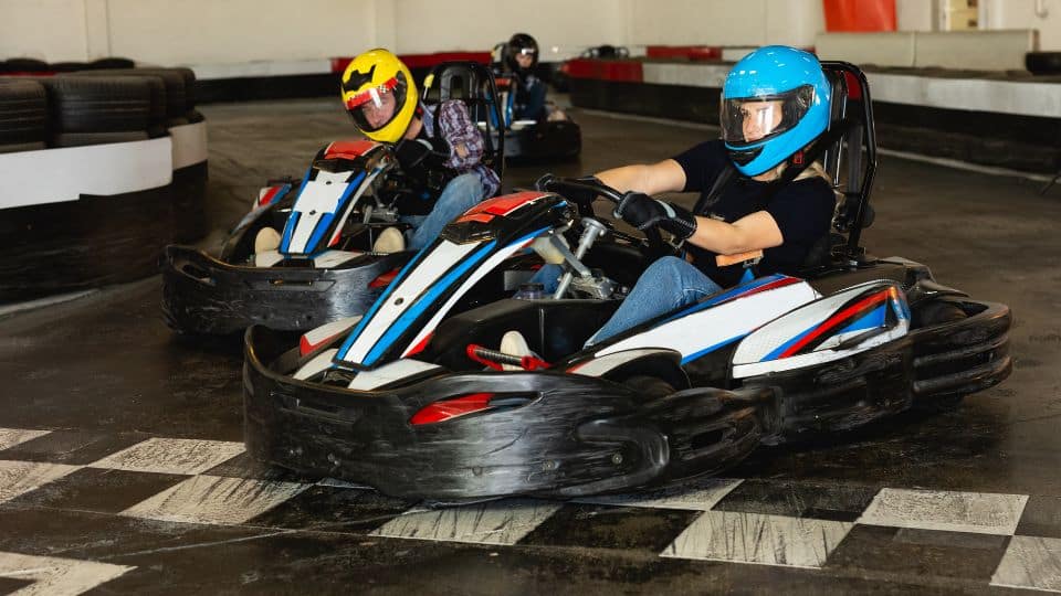 לקחת את הקארטינג לשלב הבא: חקר ליגות ואליפויות מירוץ תחרותיות
