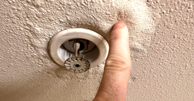 איתור נזילות מים