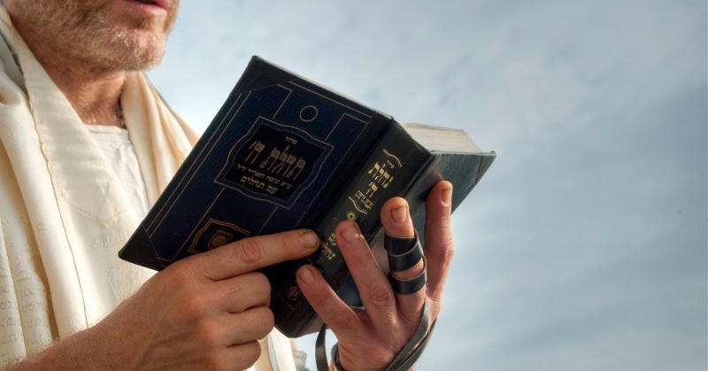 הנוכחות של ספרי הקודש בבית העסק, תעניק לכם ברכה מכמה סיבות
